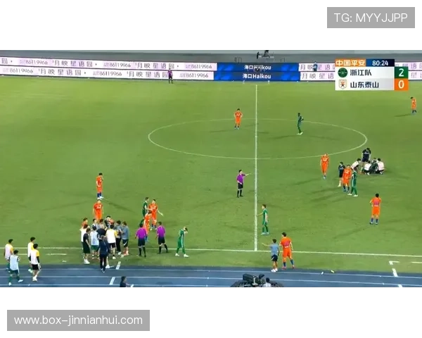 足球场上的激烈碰撞与冲突瞬间精彩集锦绝对不容错过