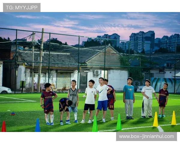 足球天才淼崭露头角 揭秘他如何从青训到职业赛场的华丽蜕变